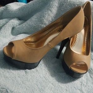 Size 5 Peep Toe Diba East 4" Ladies High Heel NWT